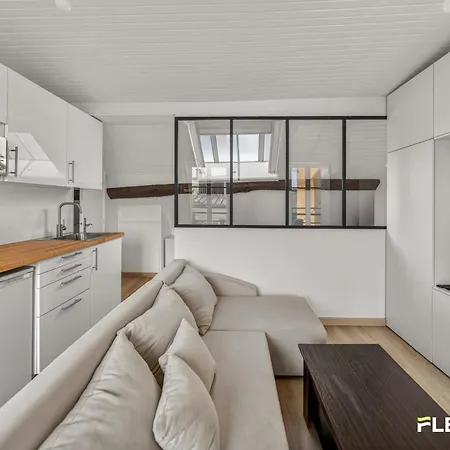 Charming Bright Near Montmartre 9th شقة باريس