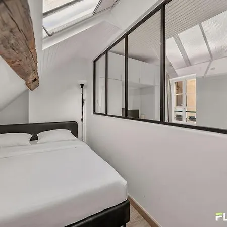Charming Bright Near Montmartre 9th