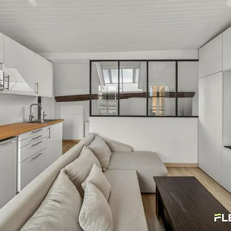 Apartment Charming Bright Near Montmartre 9th